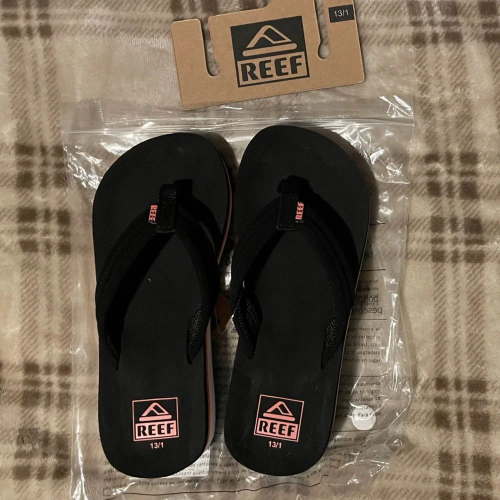 Reef Sandals - Picture 1 of 3